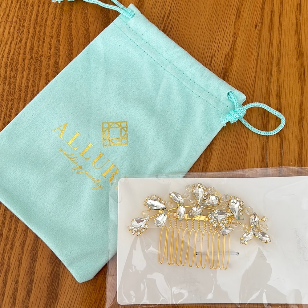 Bridal hair accessory